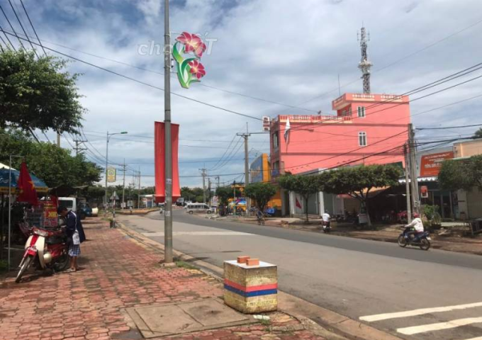 Cần bán nhà mặt tiền đường Hùng Vương, TT Gia Ray, H. Xuân Lộc, tỉnh Đồng nai.