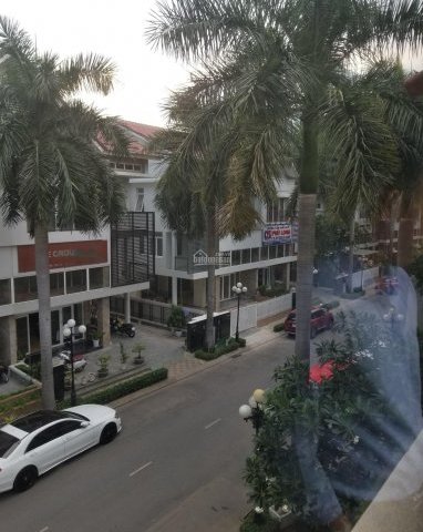 Bán biệt thự Ngân Long góc 2 mặt tiền DT 17 x 21m, giá hot. LH : 0799108787