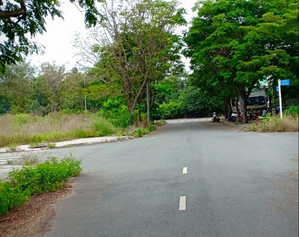 Bán đất đường Nguyễn Xiển ngay khu Vinhomes quận 9, sổ hồng riêng 62m2 thổ cư.