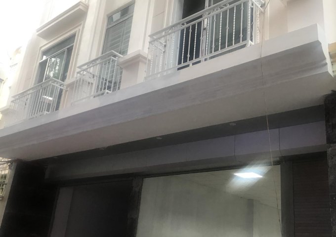 Chính chủ cần cho thuê nhà 2 tầng mặt phố Yên Hòa, Cầu Giấy, Hà Nội.