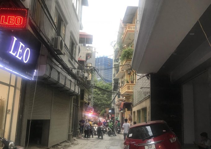 Chính chủ cần cho thuê nhà 2 tầng mặt phố Yên Hòa, Cầu Giấy, Hà Nội.