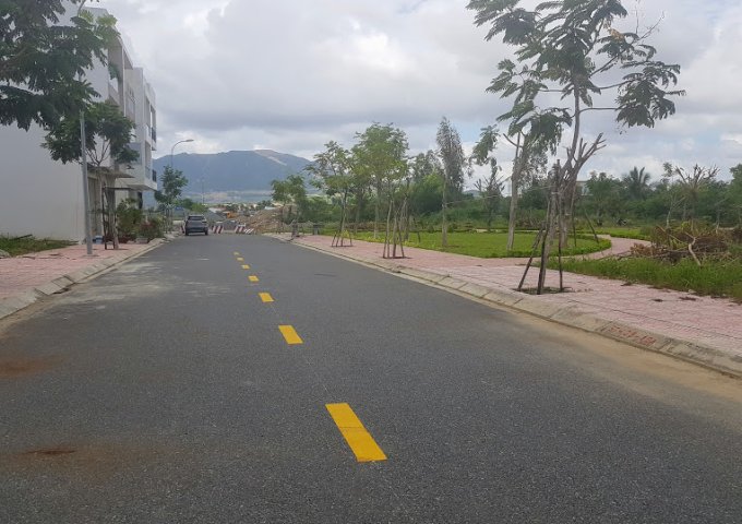 Bán lô đất xây tự do ở VCN Phước Long Nha Trang, đường B10, giá 2 tỷ (có sổ)