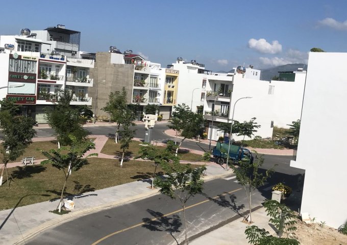 Bán lô đất xây tự do ở VCN Phước Long Nha Trang, đường B10, giá 2 tỷ (có sổ)