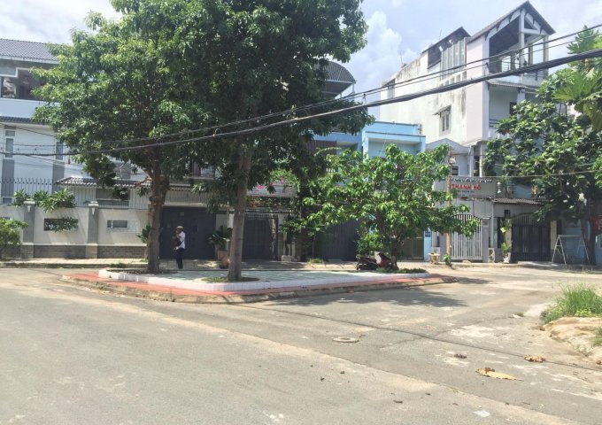 Bán gấp nhà 2 tầng ngay cầu Tham Lương, Quận 12