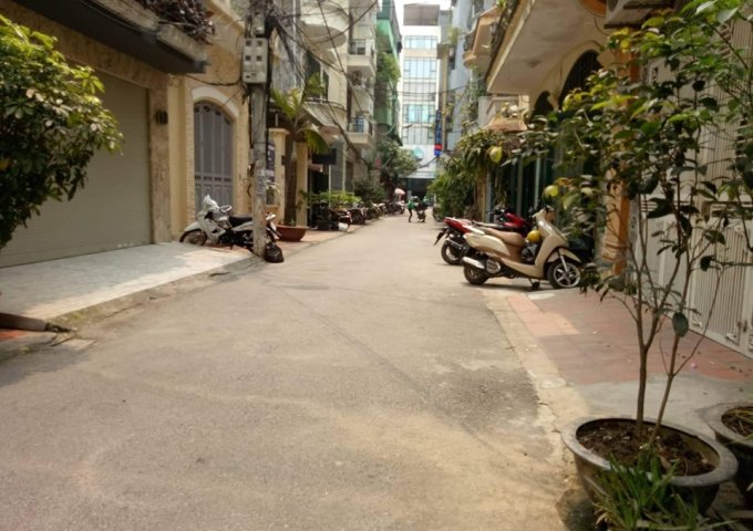 Phân lô đường trước nhà rộng như phố. Giang Văn Minh , Ba Đình  5tầng giá 18 tỷ