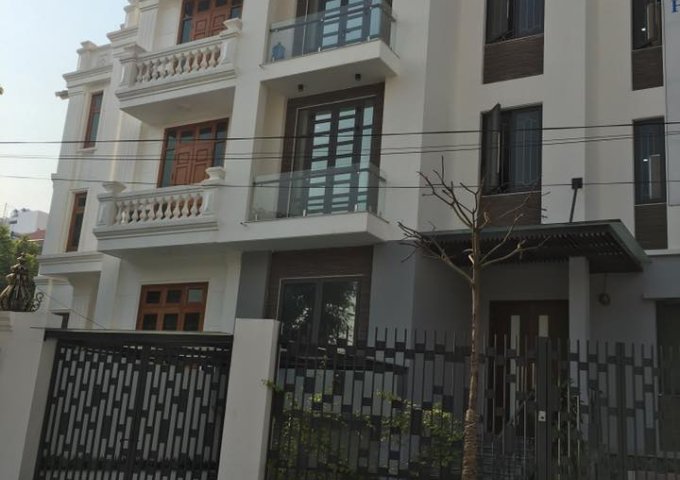Cho thuê nhà Nguyễn Khang 5 tầng 70m 19tr ngõ ô tô tránh 