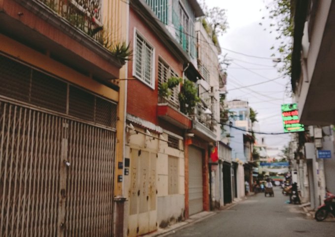  Bán nhà đường Lê Duy Nhuận, phường 12, quận Tân Bình, nằm trong khu K300, vị trí đẹp, hẻm xe hơi, khu vực an ninh, dân trí cao.