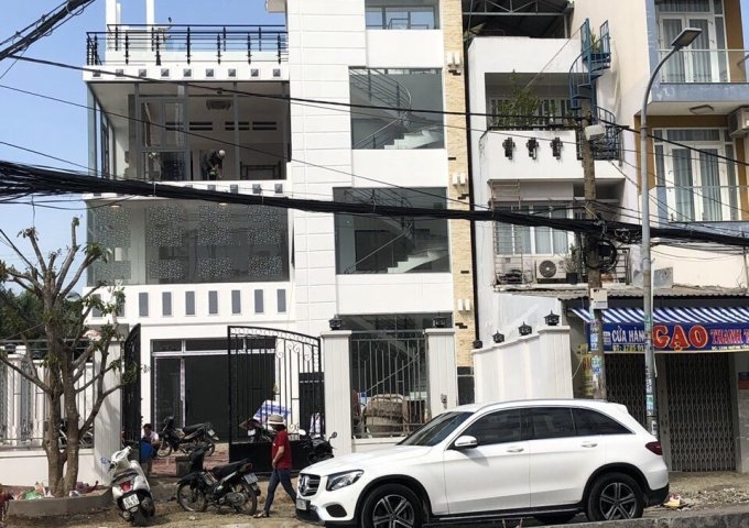 Bán nhà mặt tiền đường Huỳnh Tấn Phát, Quận 7, Dt 4,5x22m, 3 lầu. Giá 16 tỷ