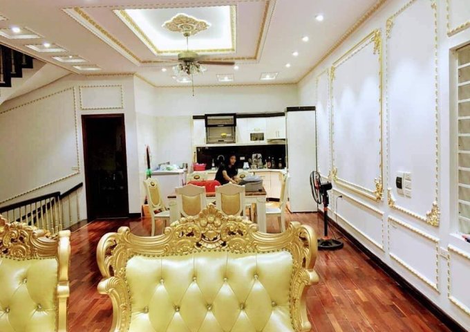 Bán nhà gấp Phố Nguyễn Sơn,Biệt Thự Siêu hiếm trong phân Khúc, Oto vào nhà, Giá chỉ 7.9 tỷ