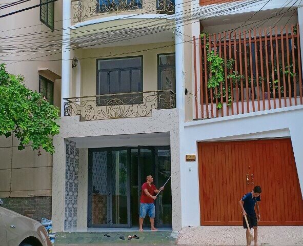 Bán nhà mặt tiền đường nhựa 10m Huỳnh Tấn Phát, Q7, DT 4x16m, giá 7,1 tỷ