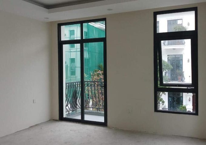Cho thuê nhà riêng tại Nguyễn Văn Cừ, Long Biên 5 tầng 10tr/th.
