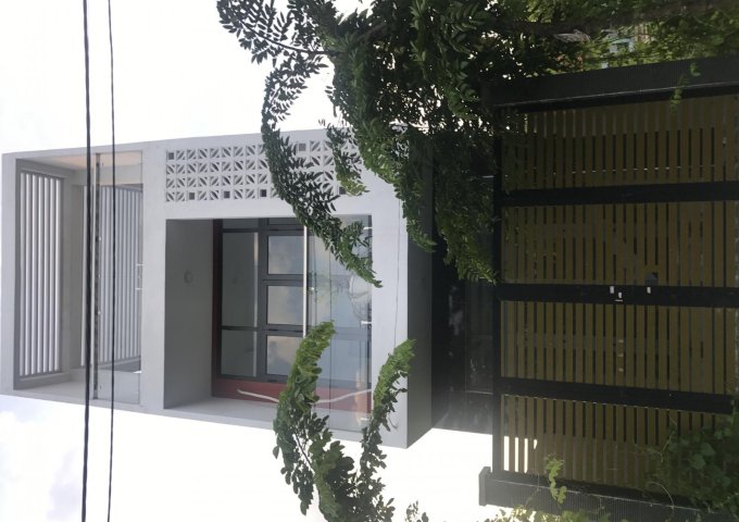 Bán nhà mới xây cách Mt đường Nguyễn xiển 50m, ở quận 9. Thanh toán 70% có thể vào ở ngay . Lh 0969526450