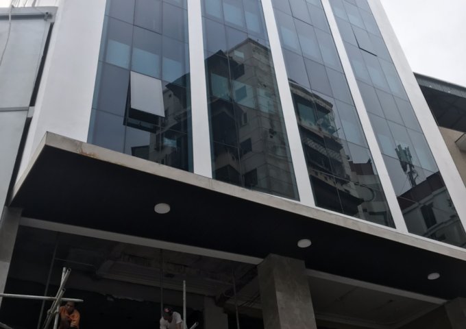 Cần cho thuê tòa nhà phố Duy Tân, Dịch Vọng Hậu, Hà Nội. DT 110m x 7 tầng, mặt tiền 9m thiết kế tầng 1 + 2 + 3 + 4 thông sàn, tầng 5 + 6 + 7 chia 2 ph