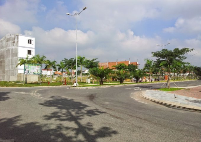 Đất nền trung tâm Thành Phố Vĩnh Long. Tọa lạc tại phường 5. Kết nối giao thông thuận tiện, khu dân cư hiện hữu, pháp lí sổ đỏ từng nền. Mặt tiền lộ g