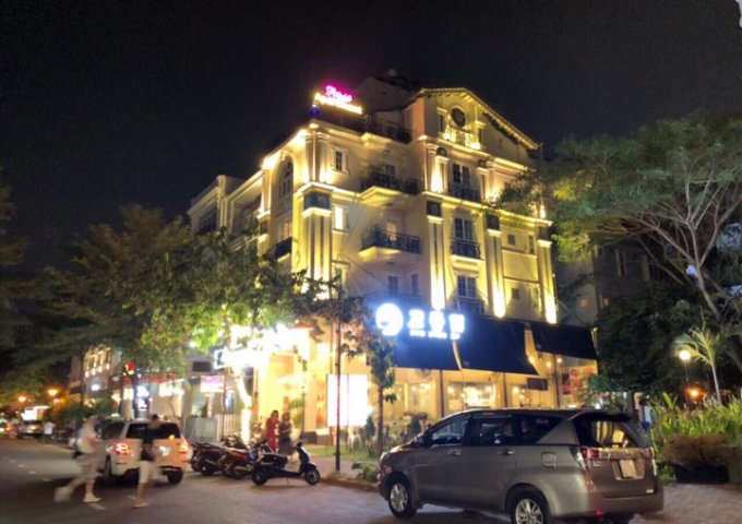 Bán khách sạn cao cấp góc công viên đương Cao Triều Phát giá siêu hot