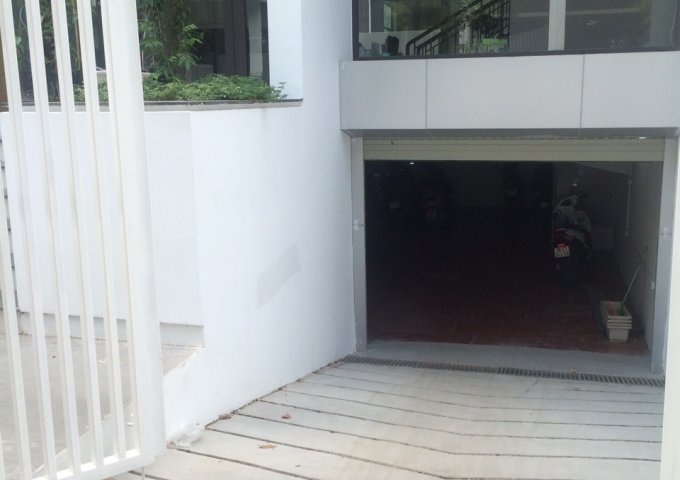 Bán căn biệt thự vượng khí nhất Thanh Xuân, 196m2 xây 4 tầng 1 hầm, cực hợp cho thuê, kinh doanh