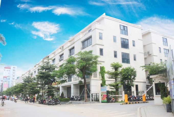 Hiện tôi đang cần bán gấp nhà biệt thự nhà vườn xây mới 5 tầng thiết kế kiến trúc Châu Âu, phố Triều Khúc, Thanh Xuân.