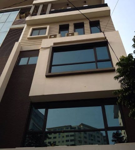 Bán nhà phố Dương Quảng Hàm 60m2 xây 5 tầng nhà cách phố 10m giá 6,9 tỷ