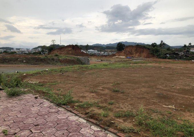 Đất nền đối diện hồ điều hòa thành phố Lào Cai 100m2