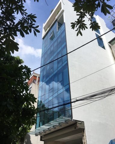 Bán nhà trong ngõ  C2 Làng Quốc Tế Thăng Long DT115m,6 tầng, Giá 11 tỷ, nhà đẹp thang máy ở luôn.