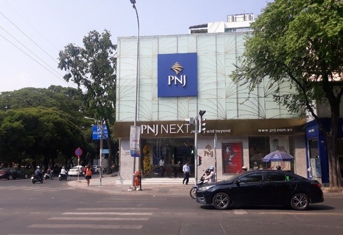 mặt tiền Bùi Thị Xuân, q.1, DT: 5.5m x 23m, hầm 5 lầu, thang máy 176tr