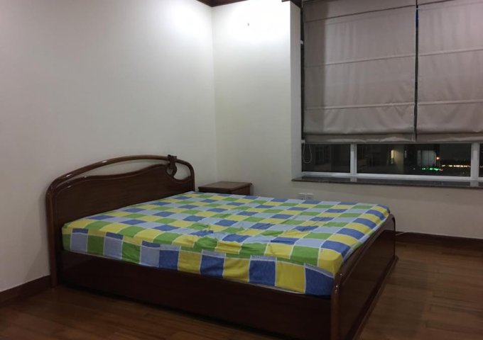 Cho thuê 1 phòng ngủ master tại Phú Hoàng Anh . LH: 0911422209