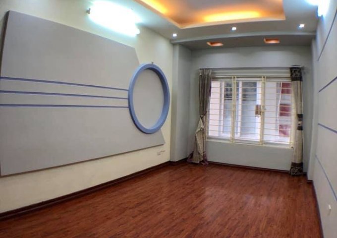 Cần bán gấp nhà ở Vũ Tông Phan , Thanh Xuân , Hà Nội .  Diện tích 37m x 5T , được bán với giá 3.85 tỷ có thương lượng. 