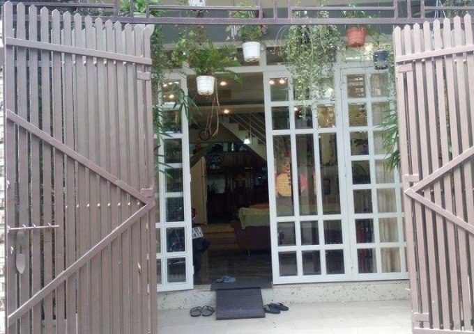 Cần  bán nhà 3 lầu đẹp, cách mặt tiền 20m, DT( 6.5x18m), Lê Quang Định, Gò Vấp .