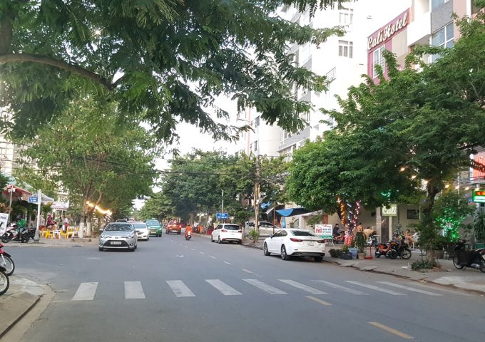 Bán nhà 5 tầng đường Loseby, thông thẳng ra biển, cách bãi tắm Phạm Văn Đồng 200m. Lh: 0935.707.998