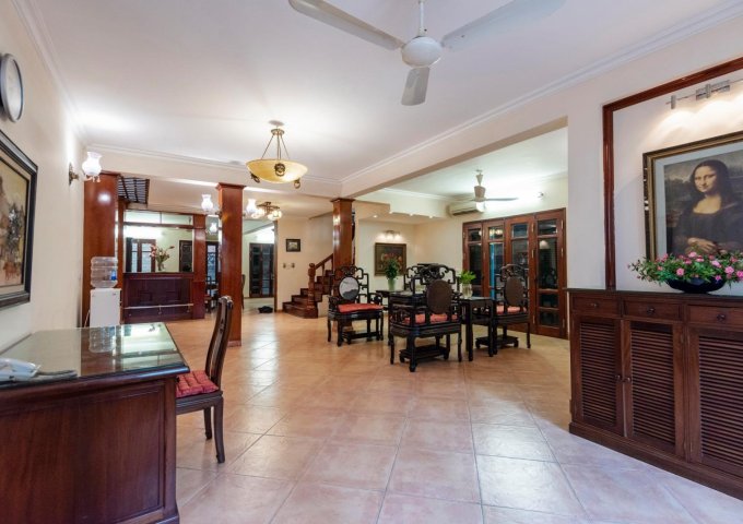 Cho thuê biệt thự kiểu Pháp phù hợp để ở và làm văn phòng ở Long Biên, Hà Nội 230m2 full nội thất