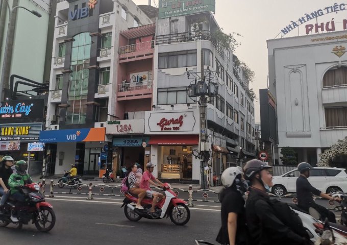 Bán nhà mặt tiền đường Huỳnh Tấn Phát, Quận 7 DT 10x32m giá 32 tỷ