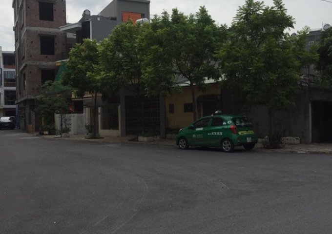Bán đất thổ cư tặng nhà mái bằng cấp 4 đường ô tô trong khu ĐT Petro Thăng Long.