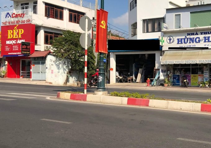 Nhà 2 mặt tiền đường Lê Văn Việt, phường Tân Phú, quận 9.