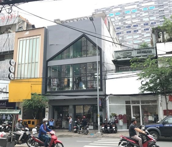 Cho thuê tòa nhà MT Trương Quốc Dung, Phú Nhuận, 13x37m, 5 tầng, giá: 145 tr/th