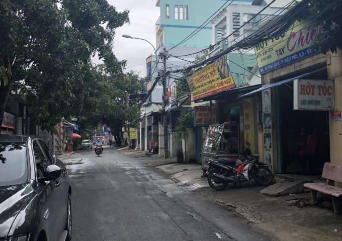  Bán nhà MT đường đối diện Vincom quận 9, cách Lê Văn Việt 50m.