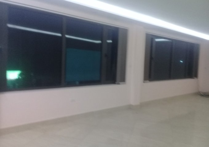 Cho thuê mặt bằng sàn tầng 4 mặt đường Nguyễn Văn Cừ, Long Biên, 500m2 giá 10$/m2