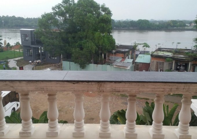 Biệt thự mặt tiền đường Nguyễn Văn Hưởng, 700m2, view sông cực đẹp