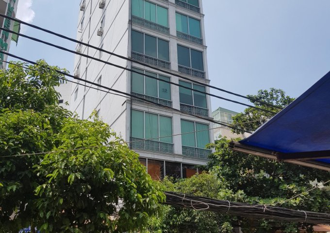 Cho thuê nguyên căn mt gần Trần Hưng Đạo, Q1. DT 4x18m 3 tầng, giá 140tr/th, 