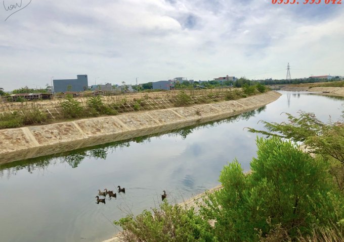 Cần bán gấp lô đất gần khu Hoà Xuân, cách sông 200m, view công viên: Giá 2,5 tỷ/ 100m2: 0935 995042