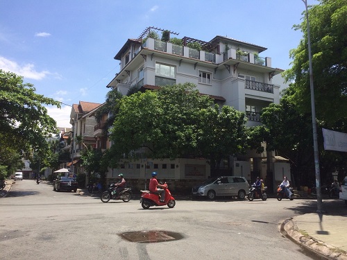 Cho Thuê Biệt Thự Ung Văn Khiêm P25, Bình Thạnh, 8x22m,  Hầm, Trệt, 3 Lầu 