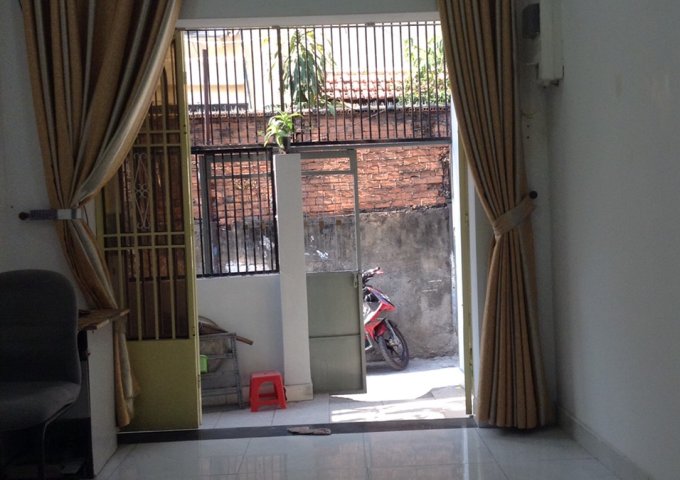 Cho thuê nhà trong khu dân cư yên tĩnh, trên đường Nguyễn Cửu Vân.