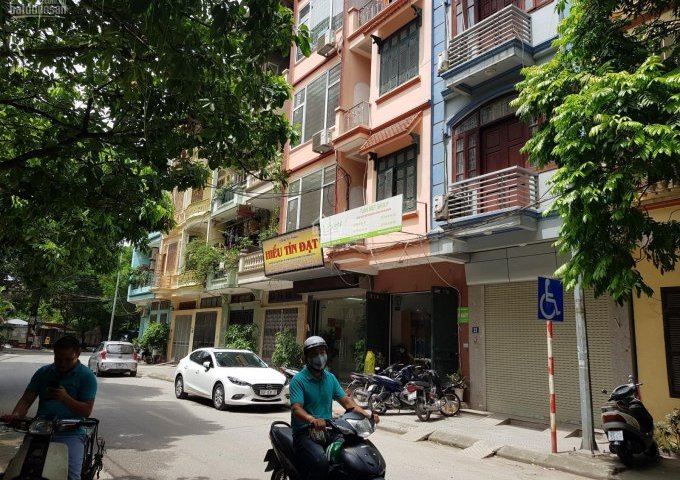Chính chủ bán gấp nhà 8 tầng 1 hầm 170m2 mặt phố Phùng Chí Kiên kinh doanh sầm uất cho thuê giá cao