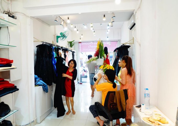 Sang shop thời trang tại MT Lê Văn Sỹ, Quận 3. dt 50m2 