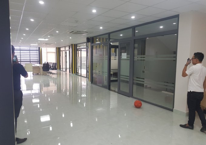 Văn phòng đường Duy Tân cho thuê diện tích 110m2 giá 28tr