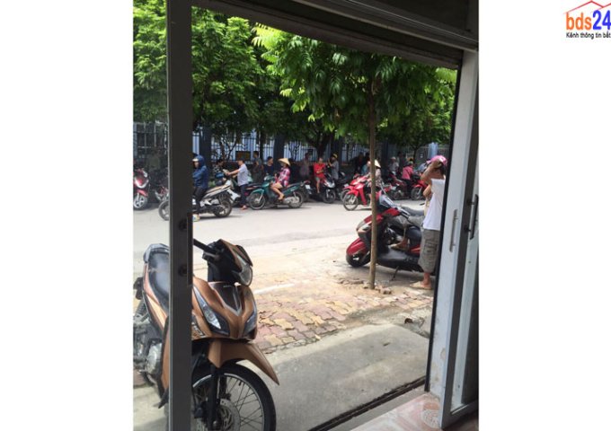  Sang nhượng cửa hàng quần áo tại số 155 ngõ 42 Thịnh Liệt, Hoàng Mai, Hà Nội