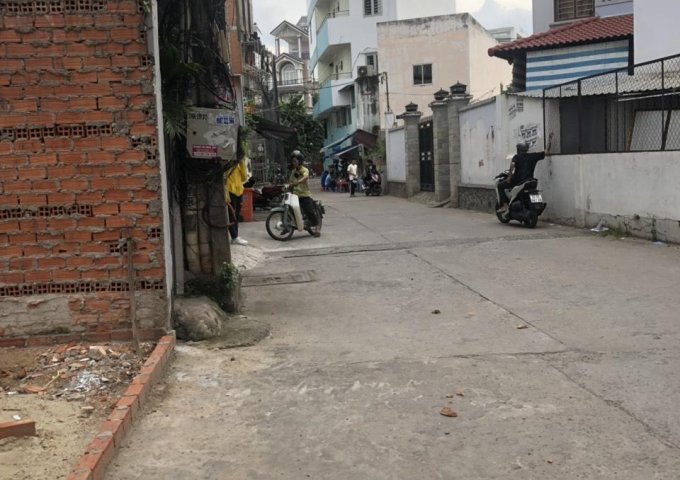 Bán đất hai mặt tiền đường 8m tại Nguyễn Xí, Bình Thạnh, ngay khúc 1 chiều gần bến xe miền Đông
