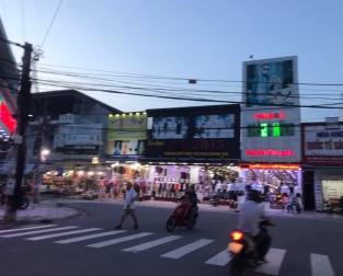 Bán nhà ngay trung tâm chợ đêm KDC Việt - Sing, giá thương lượng, 300m2