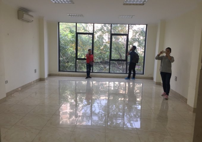 Tòa nhà văn phòng Nguyễn Xiển cho thuê sàn 130m2 giá rẻ nhất khu vưc