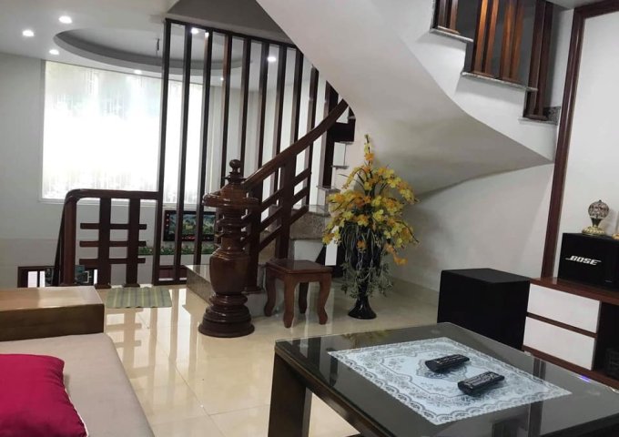 Cho thuê nhà riêng đầy đủ tiện nghi tại Giang Biên, Long Biên. S: 35m2x 4 tầng. Giá thuê: 7tr/tháng. Lh:0971902576