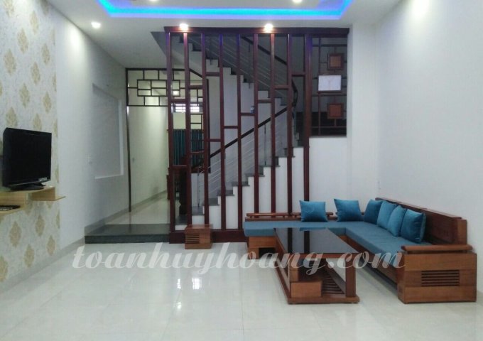 Cho thuê nhà đẹp đường Vương Thừa Vũ 4 phòng ngủ giá 1.000 usd-TOÀN HUY HOÀNG
